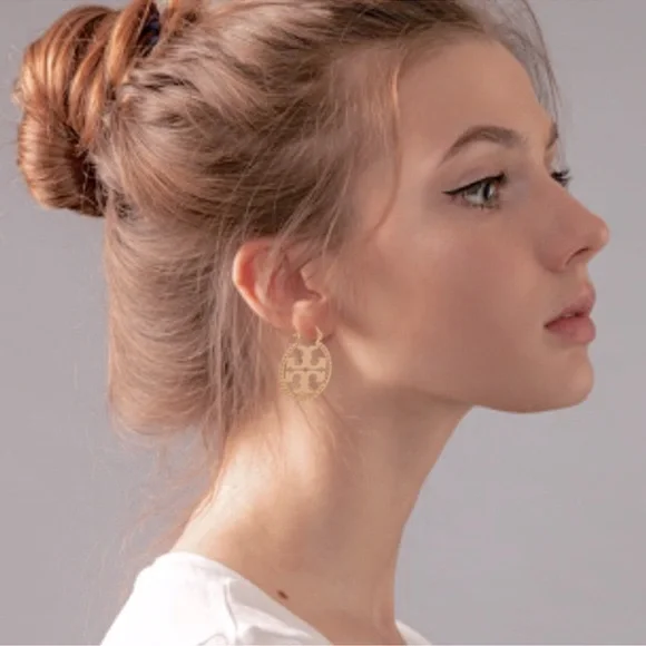 TORY BURCH • Rose Gold Rope Hoop Logo Earrings - Picture 2 of 5